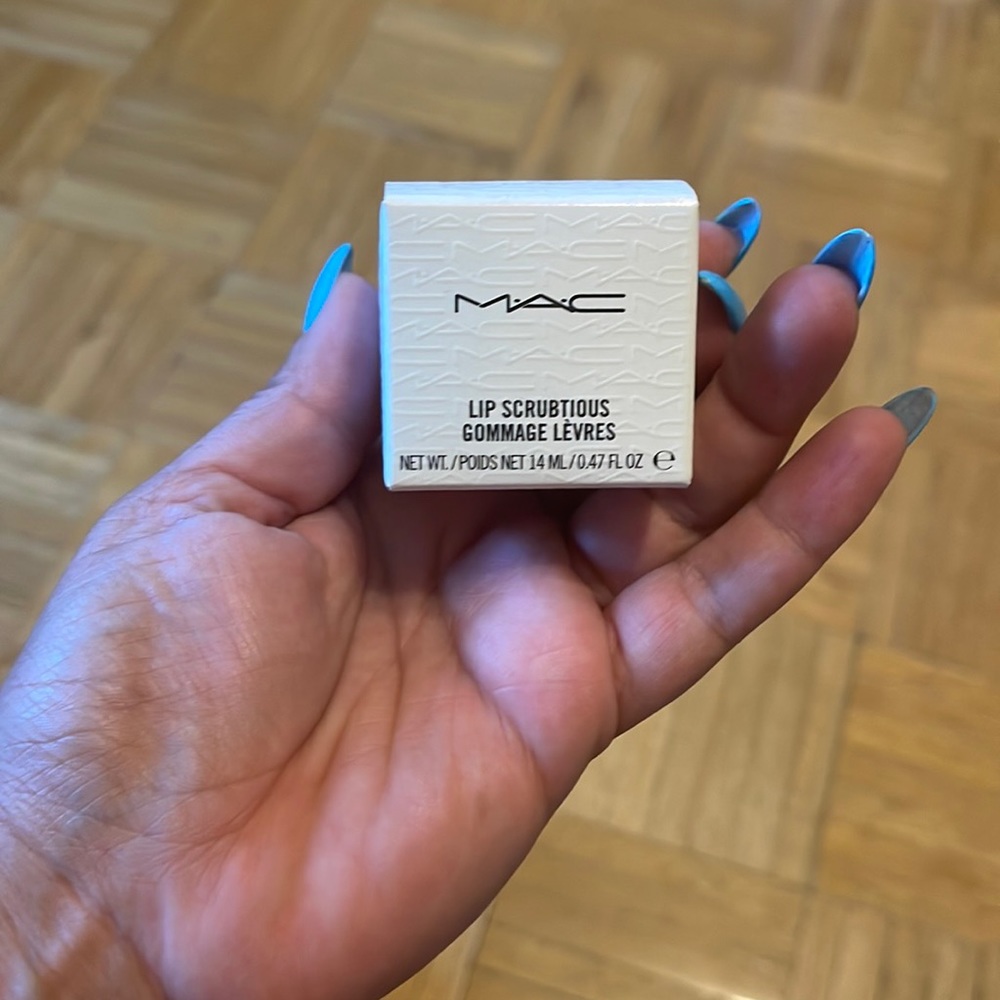 Mac Cosmetics lip scrub